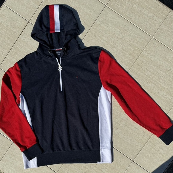 Tommy Hilfiger Men's Black, Red, and White Sweater - Picture 2 of 6